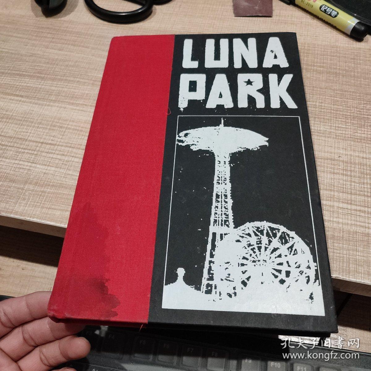 LUNA  PARK 漫画 月亮公园 英文原版