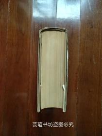 外国文学手册（布面精装、护封，全一册，927页，作家年表、世界文学史比较年表和名词解释都很详细，收藏爱好者必备的文学工具书。）