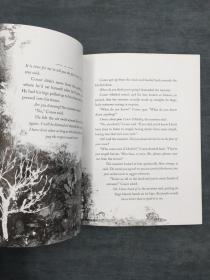 A Monster Calls: Illustrated Paperback  怪兽召唤：插图平装本