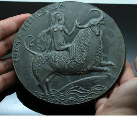 法国 大铜章 直径13厘米 265克 宙斯化身老牛去获得欧罗巴公主