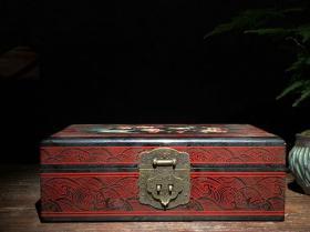 木胎漆器喜鹊登梅嫁妆盒
高10cm   长28cm   宽18cm