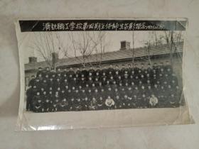 1953年济铁职工学校第四期全体师生合影