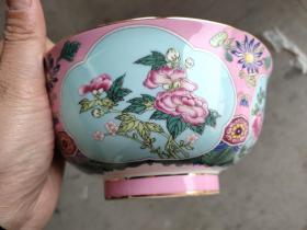 大清乾隆花卉瓷碗