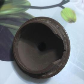 老紫砂壶，壶盖里面瑕疵。名家制作，【底款：中国宜兴】喜欢的朋友不要错过！