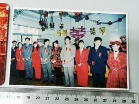1995青年集体婚礼，1982香港中式婚礼的彩色老照片两种