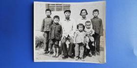 老照片：五十年代  （苏南 农村）一家人（15*13cm）！