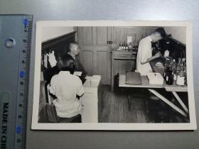 解放初50年代：上海某医院化验室场景老照片