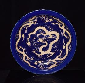 元代祭蓝浮雕龙纹盘古玩古董古瓷器