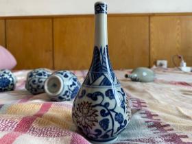 青花瓷瓶子