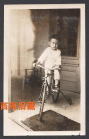 民国早期老照片，儿童特色自行车