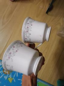 70年代末80年代初，辽宁海城陶瓷厂生产的千山款咖啡杯马克杯茶杯，辽宁千山款鞍山千山款。全品相完整。20一对。