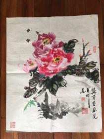 王安珂 1937年生于江苏扬州。自幼即开始学习书法，对诗、书、画、印均有涉猎，尤其以书画见长，传统艺术基础深厚，专攻花鸟画，能工笔、善写意，堪称实力派书画家，常在报刊杂志上发表书画作品。
王安珂先生为多部书画册担任编辑指导工作，任副主编、编审评委、艺术总监。曾参加全国、全军、香港、澳门、海峡两岸、新加坡、韩国等海内外书画大展数十次，获金、银奖二十余次，并被聘任为中韩书画艺术专家委员会委员。