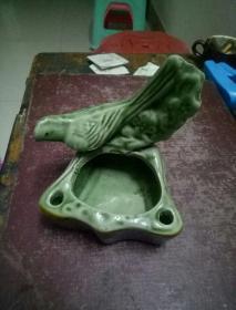 陶瓷小鸟烟灰缸