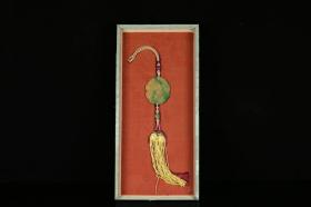 翡翠一路连科挂牌，以翡翠为材，方形制，牌面雕鹭鸟与莲花纹，寓意吉祥，配碧玺配珠，老穗子，纹饰生动清晰。整体作工精致，翠色透润，细部生动，勾勒清晰，接应有序，老布盒装藏，适宜收藏佩戴。尺寸：5.5*4.7*0.7cm，重50g