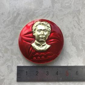 红色纪念收藏**时期毛主席像章胸针徽章包老物件真正品高浮雕