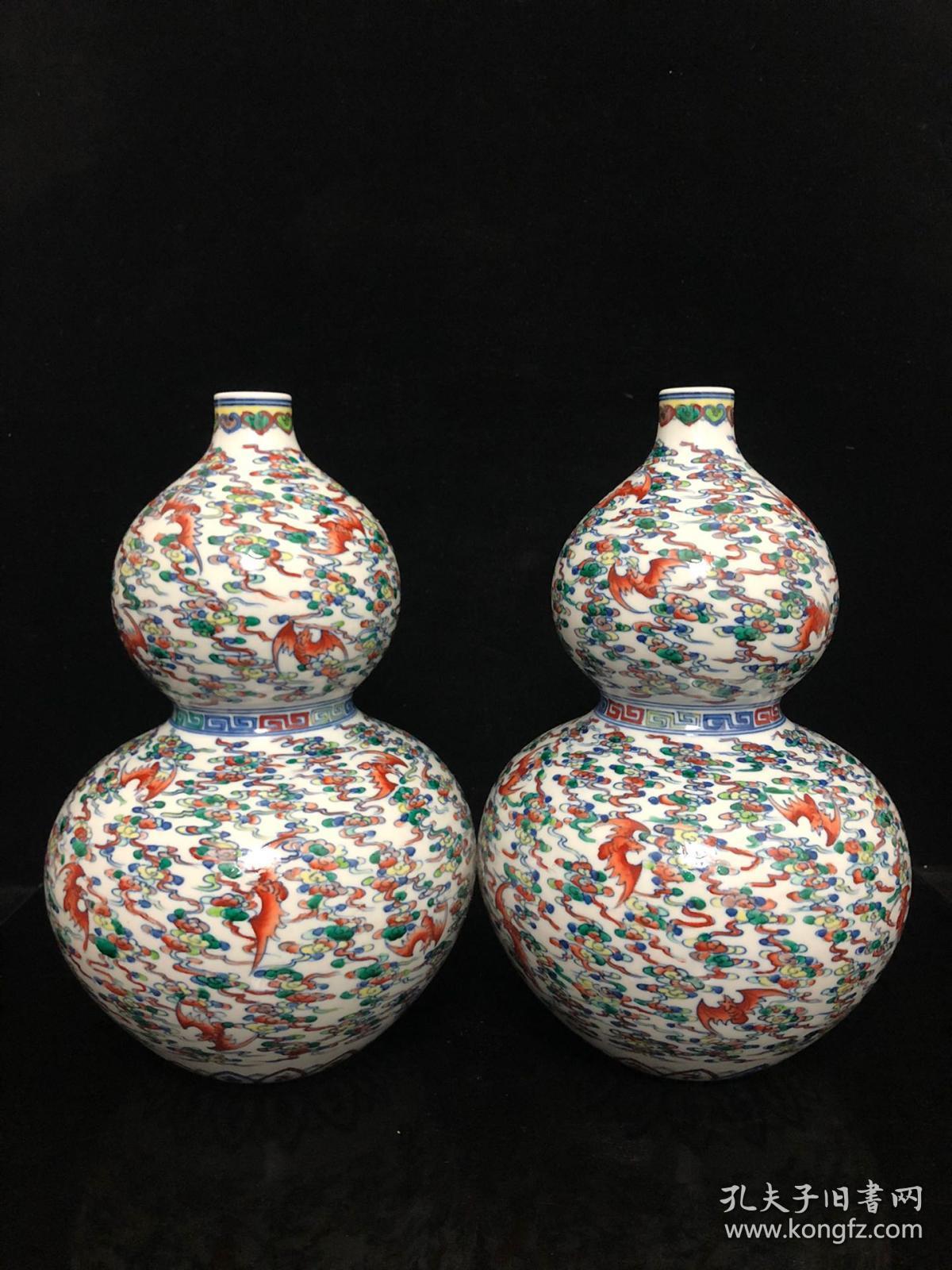 清青花斗彩蝙蝠纹葫芦瓶一对