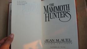 The Mammoth Hunters (Earth's Children ) 《猛犸象猎人》 布面精装16开 厚重本