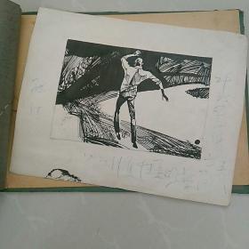 张仃签名~~手绘，钢笔浓墨人物画〈约10㎝x14㎝〉贴在硬纸上，硬纸〈约21㎝x16.5㎝〉上有题字~张仃  1962 仲夏中央美术学院………(其余几个字不认识〉。原来贴裱在相册里，后来被取下，细节如图