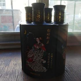 四大美女酒瓶 阳台