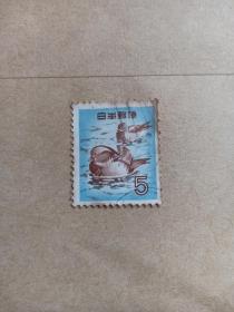 日本早期邮票 鸳鸯 鸳鸯戏水图 信销票 "止则相耦，飞则成双"，鸳鸯一直是夫妻和睦相处、相亲相爱的美好象征，也是文艺作品中坚贞不移的纯洁爱情的化身 日本邮票