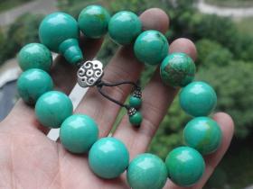 绿松石手链--品相好--老气保真尺寸：重：82.9g，每个珠子1.6x1.6cm喜欢的可联系