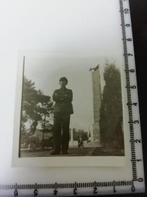 六七十年代老照片  人民广场 长春 飞机碑