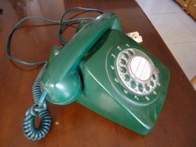 一台拨号式军绿色老电话（功能完好，铃声清脆，使用正常，怀旧老友的挚爱）