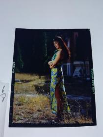 八十年代美女明星照片反转片1张  大开叉旗袍