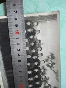 县委办公室欢送李金山同志留念，一九七五年九月九日。大小照片共计9张（最大15*10CM）。夹在《邯郸人文》杂志中。