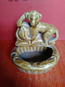 猴子 陶瓷烟灰缸