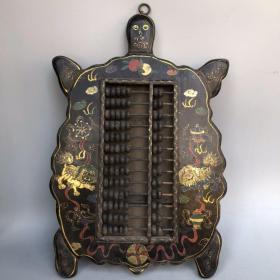 旧藏木胎漆器狮子滚绣球图案『積祥帐房』乌龟形挂屏算盘，长54厘米，宽34.5厘米，厚3.5厘米，