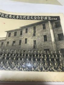 1980年国庆。部队优秀义务兵代表大会合影留念。