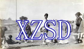 江苏北部男人们在户外用小火做饭大约1905-1910年（翻印）