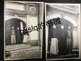 【系列照片】民国1922年江西九江民任社前三名士绅留影2张合售，这“民任社”是为何机构？有待考证。老照片内容特殊、品佳难得