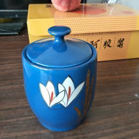 中国烟台蓝瓷花杯