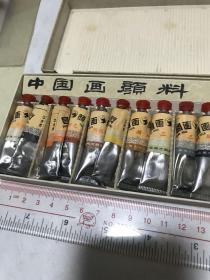 徐悲鸿双马图早期中国画颜料一盒，古色古香未使用过。