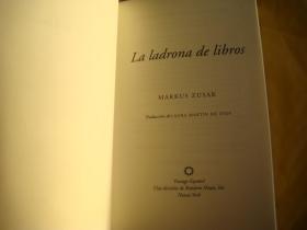 LA LADRONA DE LIBROS  西班语原版 插图本 全新大32开
