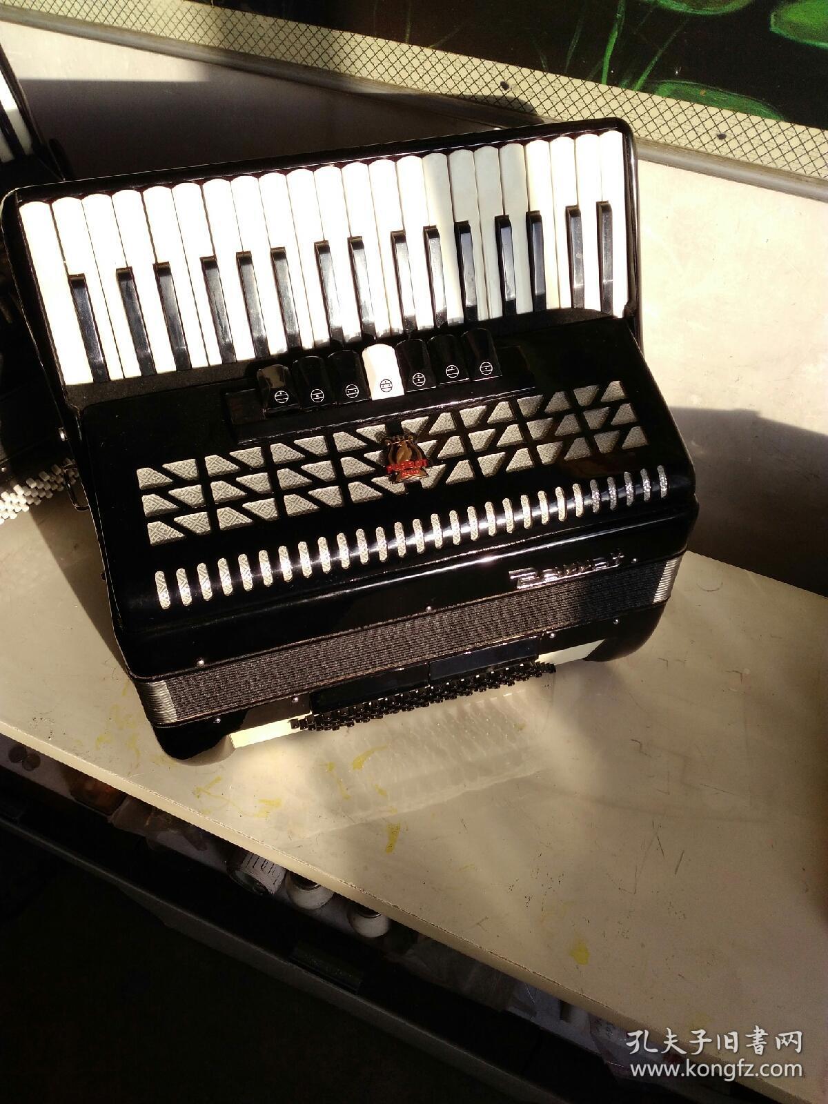 鸚鹉牌96贝斯37鍵手风琴