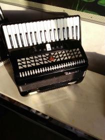 鸚鹉牌96贝斯37鍵手风琴