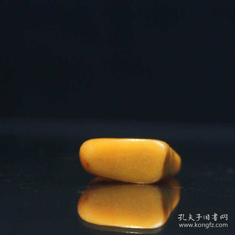 田黄石薄意雕“旭日东升”随形章