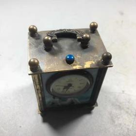欧洲回流机械钟表1
保存完整
尺寸：长约：51mm
宽约：40mm
高约：68mm
重量：144.7g