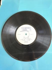 黑胶唱片~~~~~~电影歌曲绒花，唱片M-2511，1979年出版， 33转25厘米裸片无套。