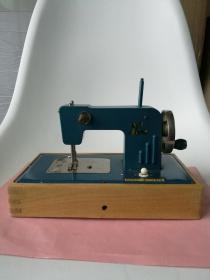 微型缝纫机，手摇式，德国产