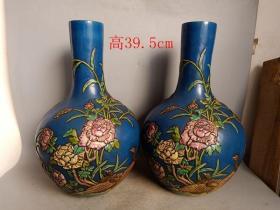 乡下收的一对五彩花卉瓷天球瓶