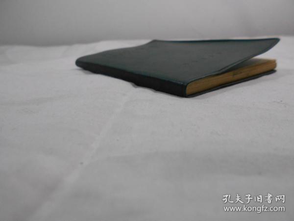 ▲**中医图书精品：针刺耳穴治病，西洋人看来简直不可思议，《灵枢·口问》“耳为宗脉之所聚”，指出了耳与全身经脉、脏腑的密切联系，建国以来，，临床应用有了突出的发展，已成为一种系统的针刺疗法。已在法、德、日、美等几十个国家中使用，成为一种举世瞩目的独特医疗技术。由单纯针刺发展为埋针、温针、电针、水针、穴位离子透入、艾灸、割治和放血等多种方法-耳针疗法