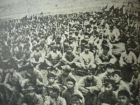 斯诺著 董乐山译《西行漫记》原名：红星照耀中国 三联书店出版社 有许多有价值的黑白图片8品