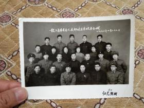 老照片----《龙江县革委员会人武部欢送朱政委合影》---老照片的魅力恰恰记录了心灵的回想！向过往的年代致敬！