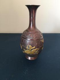 《錾刻人物花卉纹银质小花瓶》（小库）