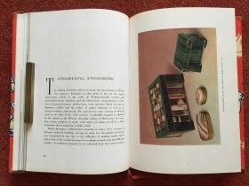 《RUSSIAN DECORATIVE FOLK ART》(英语：俄罗斯民间装饰艺术)1959年，20开硬精装+护封，书顶刷红，车尔沃娃签赠