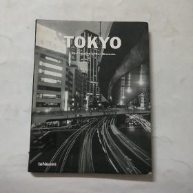 TOKYO  Photogrαphs  by Ben Sⅰmmons